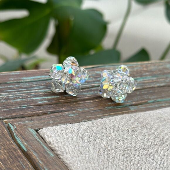 Vintage 1950's LAGUNA Sparkly AB Crystal Flower Cluster Screw Back Earrings 1" - Picture 12 of 12